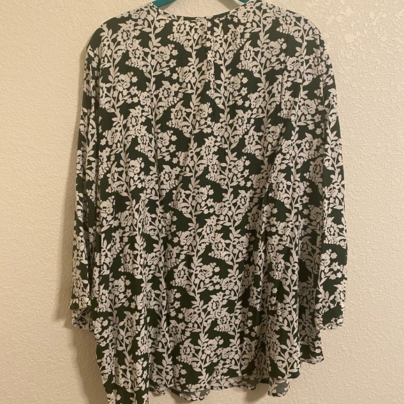 NEW✨Stitch Fix Floral Top - Picture 9 of 11